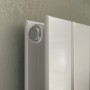 Detailansicht des weißen Ximax Raumheizkörpers P1 Duplex mit Paneelprofilen und Verschlussstopfen.