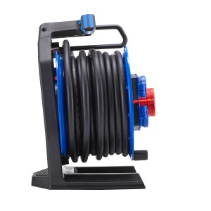 HEDI Drehstrom Kabeltrommel mit 20m Neopren-Kabel, blauem Trommelkörper und schwarzem Tragegestell.