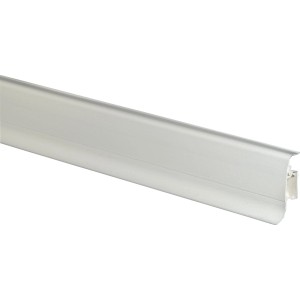 Weiße Sockelleiste KU050 aus Kunststoff, 50x22,5x2500 mm, mit Kabelkanal.