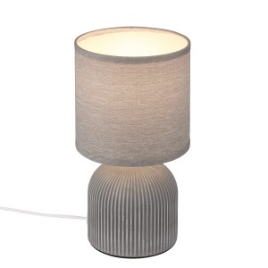 Graue Brilo Tischleuchte Ino mit Stoffschirm und Keramikfuß. Design-Tischlampe mit Kabelschalter.