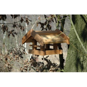 Dobar Vogelfutterhaus Basis aus Eichenholz, hängend an einem Baum.