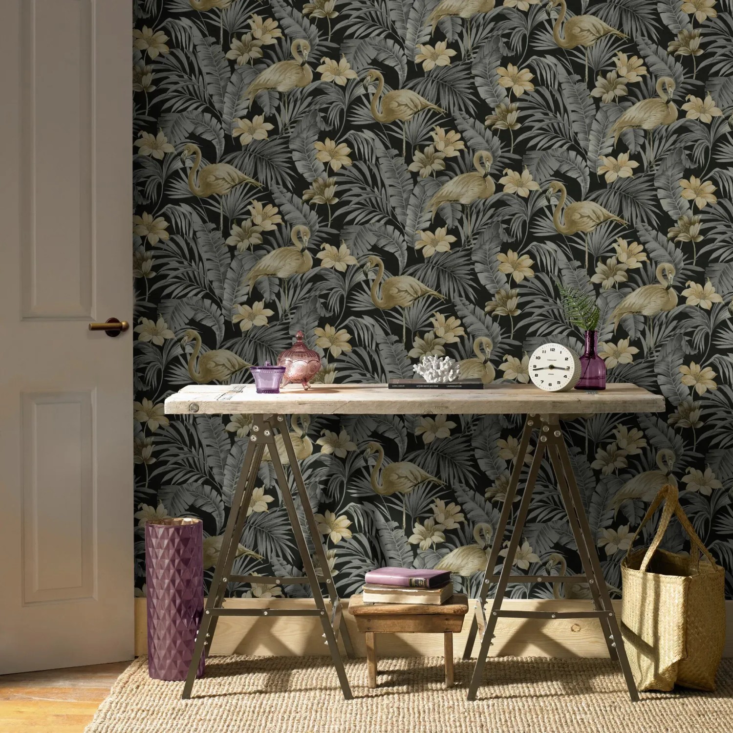 Superfresco Easy Vliestapete Sandrine Tropics Dark mit Flamingo- und Pflanzenmuster.