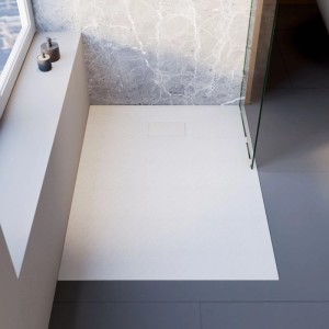 Weiße, rechteckige Schulte Midra Duschwanne 100x80 cm, extraflach und bodenbündig im modernen Bad.