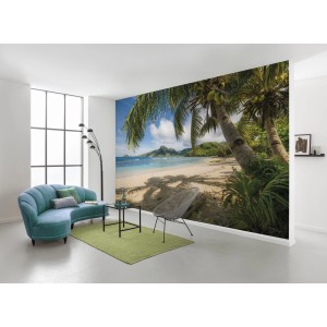 Vlies Fototapete Strandoase Südsee, 450x280 cm, mit Palmen und Strandmotiv im Wohnraum.