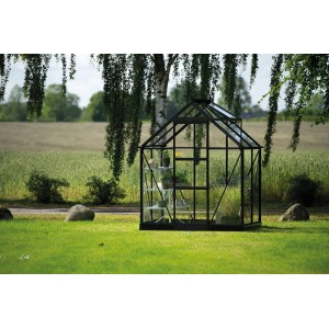 Schwarzes Halls Gewächshaus Icon 6, 2,5 m², im Garten. Ideal für Pflanzenzucht.