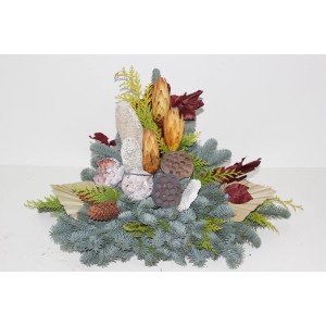 Grabbouquet Nobilis, ca. 60 cm, Natur Grabgesteck mit Tanne, Zapfen und Deko-Elementen.