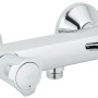 Glänzende Grohe Costa Brausebatterie DN 15 für die Dusche mit ergonomischen Griffen.
