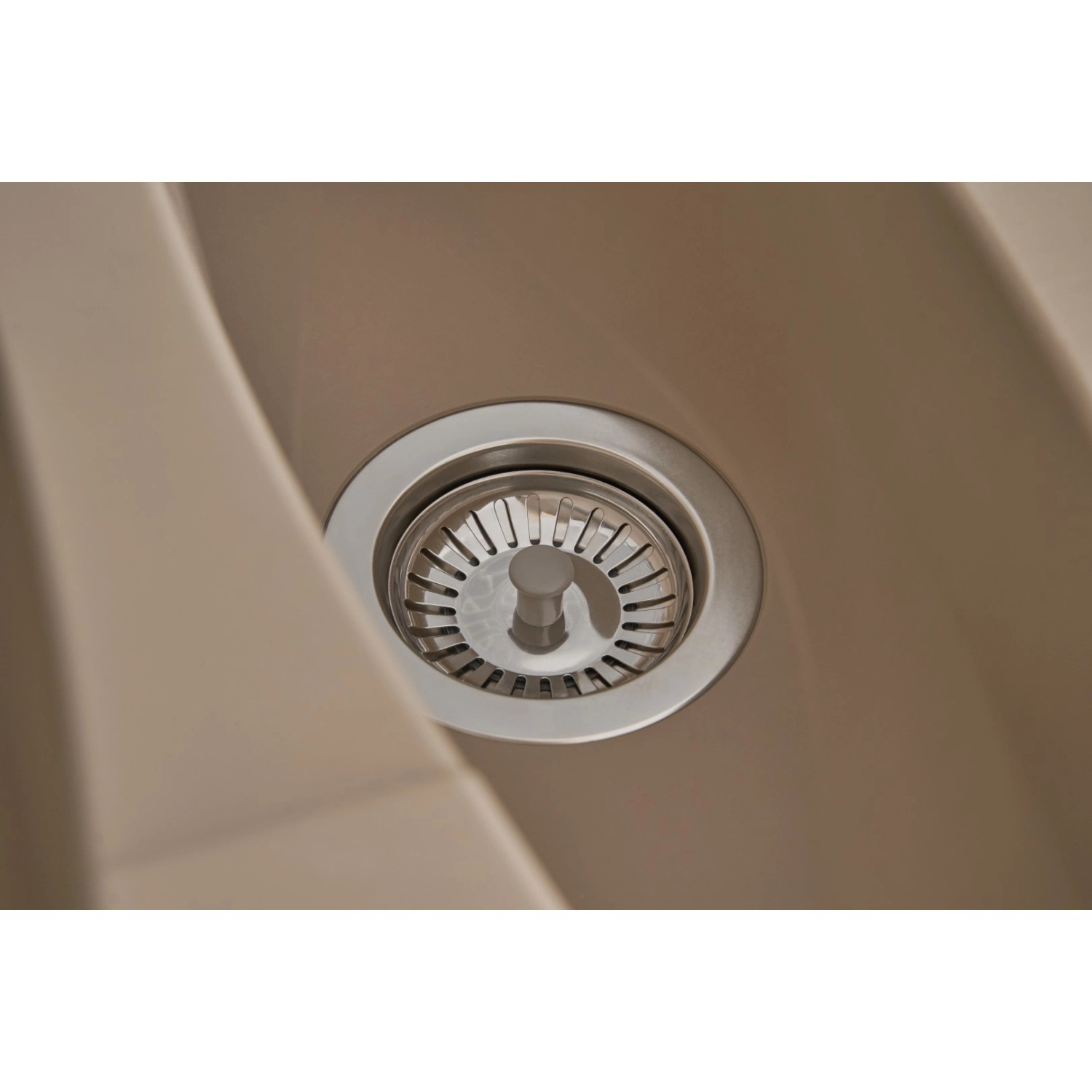 Detailaufnahme Respekta Mineralite Einbauspüle Boston, sandbeige, mit Siebkorb.