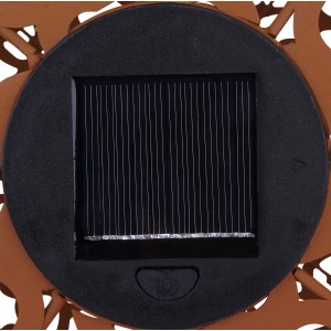 Detailaufnahme des Solarpanels der Globo LED-Solaraußenleuchte Kugel Dekogeflecht Rost.
