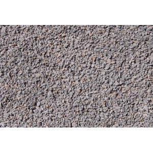 Nahaufnahme von hellgrauem Fugensand (1-3 mm) als Schüttgut.