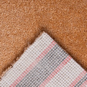 Detailansicht: Kupferfarbener Teppichboden Frisee Glasgow, Meterware mit Textilrücken.