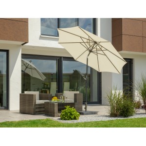 Naturfarbener Schneider Marktschirm Harlem Ø 270 cm mit Knickfunktion auf Terrasse.