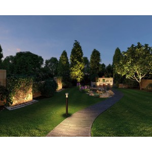 Paulmann Plug&Shine Starter-Set mit 3 LED-Erdspießen im Garten, warmweißes Licht.