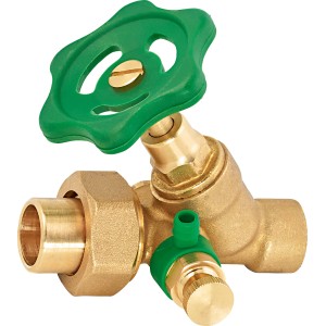 Schrägsitzventil Ø 18 mm aus Messing mit grünem Handrad zur Durchflussregulierung.