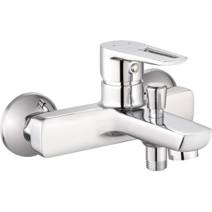 Verchromte Einhebel-Wannenarmatur Pecosa für die Wandmontage im Badezimmer.