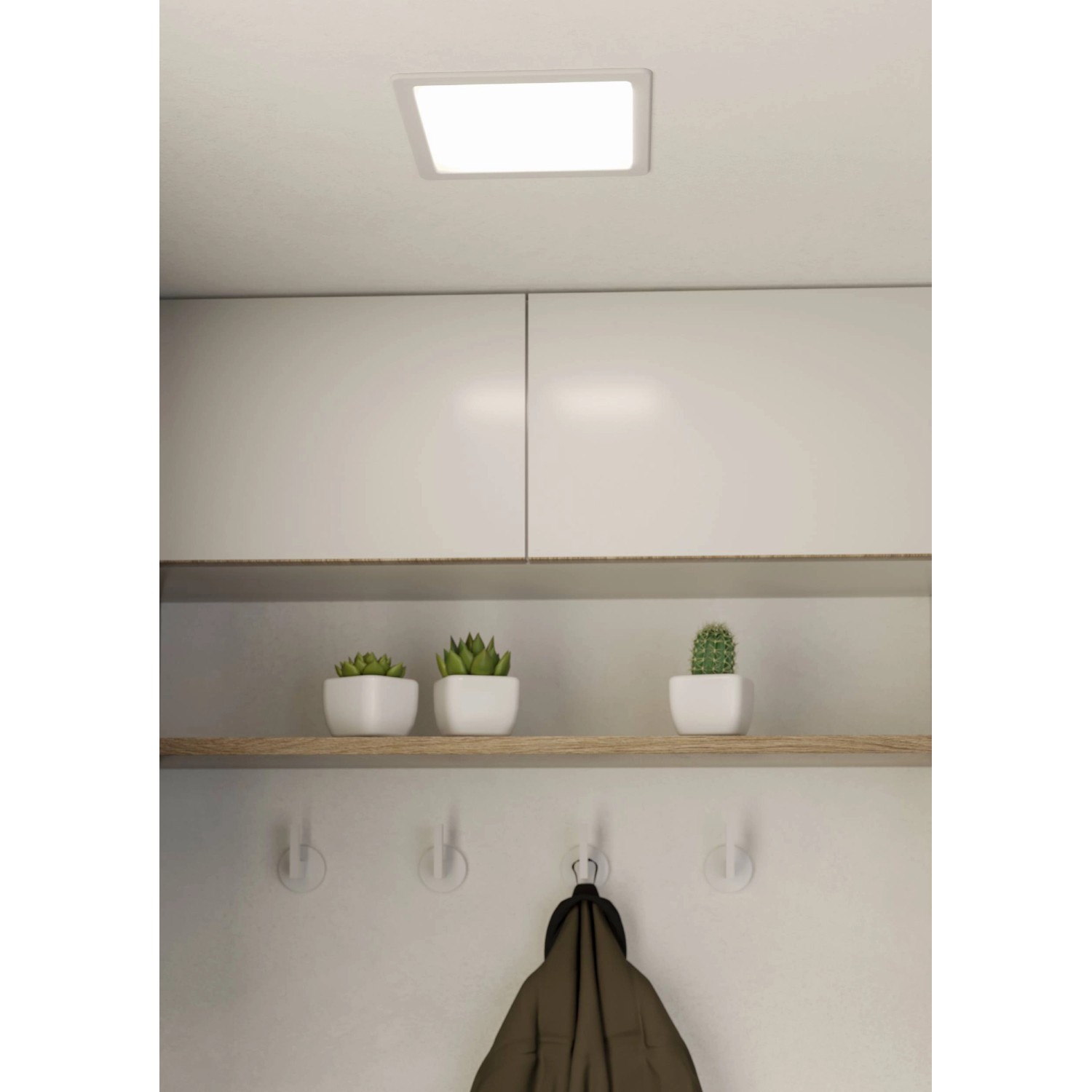Quadratischer, weißer Eglo LED-Einbauspot Fueva 5 mit neutralweißem Licht in modernem Flur.