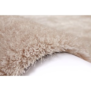 Detailansicht: Kayoom Teppich Royal 510, elfenbeinfarbener Hochflorteppich, weiche Textur.