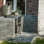 Aufgebauter Grillplatz mit Diephaus Collo Mauersteinen in Basalt, 28x21x14 cm.