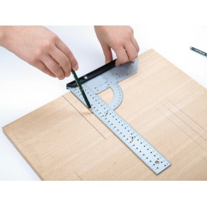 LUX Universalwinkel 280 x 500 mm Classic beim Anzeichnen auf Holz.