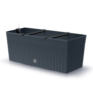Anthrazitfarbener Prosperplast Balkonkasten Rato Case 17 l im Rattan-Design.