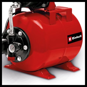 Einhell Hauswasserwerk GC-WW 6839, rote Pumpe mit Manometer und Stahlkessel.