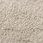 Nahaufnahme: Hellbeiger Fugensand, Körnung 0-2 mm, ideal für Pflaster- und Plattenbeläge.