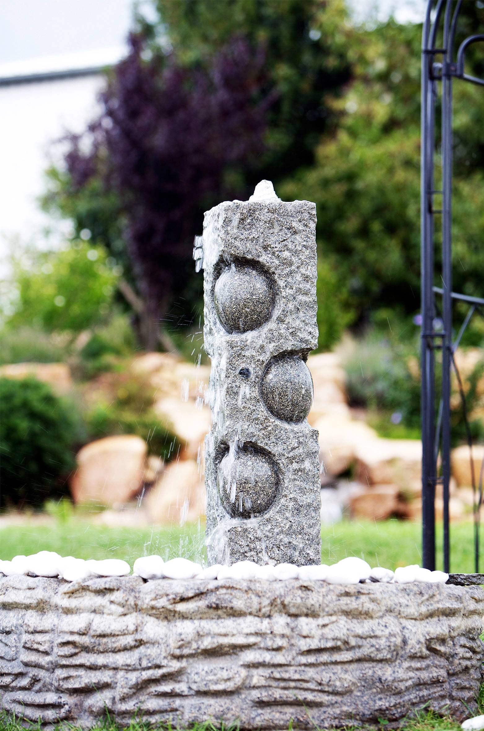 Heissner Gartenbrunnen Pistacho mit LED aus Granit kaufen bei OBI