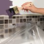 Tesa Easy Cover Universal: Abdecken und Streichen mit Pinsel, transparente Folie schützt Oberflächen.