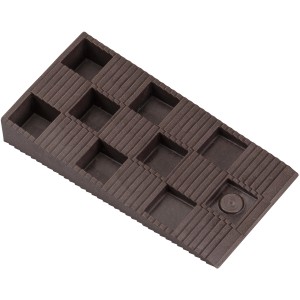 Brauner Keil, 90x45x15 mm, für Fenster-Zubehör, mit sägezahnförmiger Struktur.