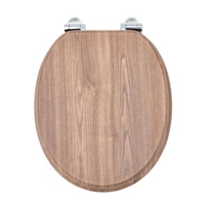 WC-Sitz Sinobath mit heller Eichenholzmaserung und Absenkautomatik, oval, mit Chromscharnieren.