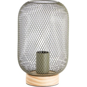 Olivgrüne Design-Tischleuchte Giada mit Holzfuß und Metallgitter-Schirm für gemütliches Licht.