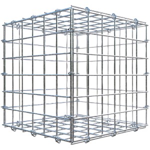 Leere, quadratische Gabiona C-Ring-Gabione 30x30x30 cm mit 5x5 cm Maschenweite.