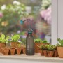 Gardena Soft-Drucksprüher 0,45 l zum sanften Bewässern von Setzlingen.