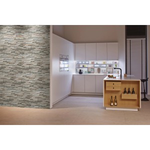 Verblender UltraStrong Bologna Beige Mix in Natursteinoptik an Küchenwand.