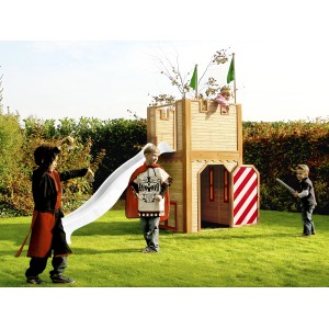 Axi Spielhaus Arthur mit Rutsche, braun-rot-weiß, im Garten mit spielenden Kindern.