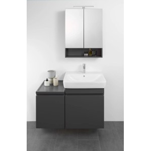 Geberit Renova Plan Waschbecken, 60x48 cm, Weiß, mit modernem Unterschrank und Spiegelschrank.