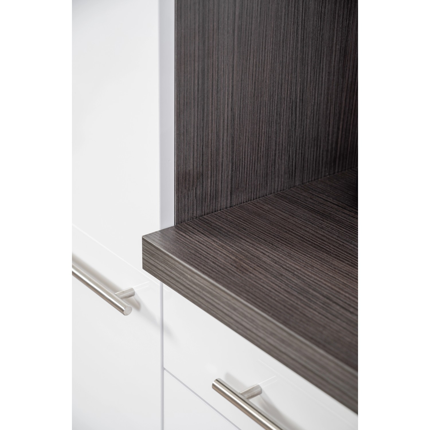 Detailansicht: Respekta Premium Küchenzeile 310 cm, graue Hochglanzfront, Eiche Grau Korpus.