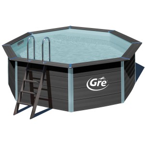Achteckiger Gre Composite Pool Avantgarde mit Leiter und Sandfilteranlage.
