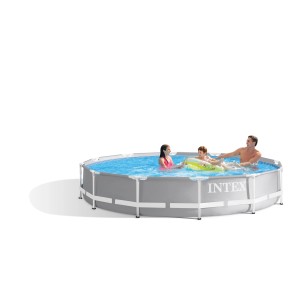 Intex Frame Pool-Set Prism Rondo, Ø 366 cm, mit Familie im Wasser.
