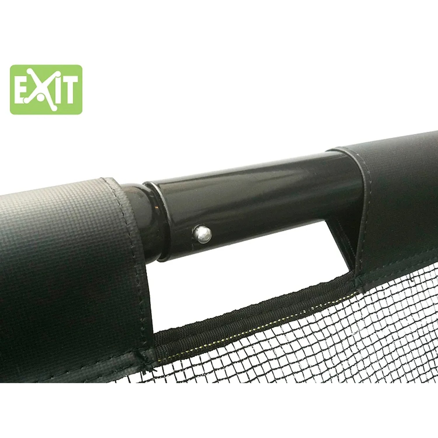 Detailaufnahme: Schwarzes EXIT Coppa Fußballtor (220x170cm) mit Netz.