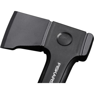Fiskars Universalaxt X24 mit M-Klinge, Detailaufnahme des Axtkopfes.
