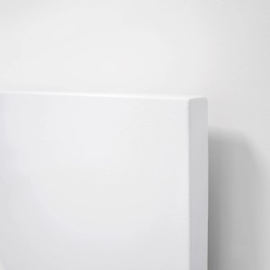 Detailansicht der weißen Vasner Citara M Infrarotheizung (900 Watt) aus Metall.