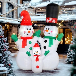 Beleuchtete aufblasbare Schneemannfamilie (180 cm) mit roten und grünen Accessoires als Weihnachtsdekoration.