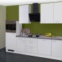Flex-Well Küchenzeile Lucca, 280 cm, Weiß: Moderne Einbauküche mit E-Geräten und grauer Arbeitsplatte.