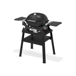Schwarzer Weber Gasgrill Q1200N mit Stand und Seitentischen. Kompakter Grill für Balkon und Garten.