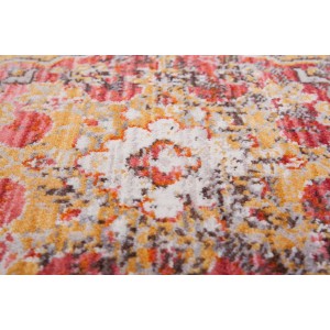 Detailansicht des roten Kayoom Teppichs Tibet Nagqu (160x230 cm) im Vintage-Design.