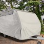 Graue Wohnwagen Schutzhülle 750x250x220cm schützt vor Frost und Schmutz.