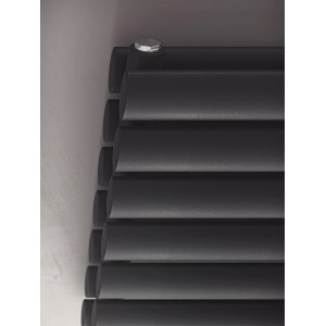 Detailansicht des Ximax Raumheizkörper Fortuna Duplex Horizontal in Anthrazit.