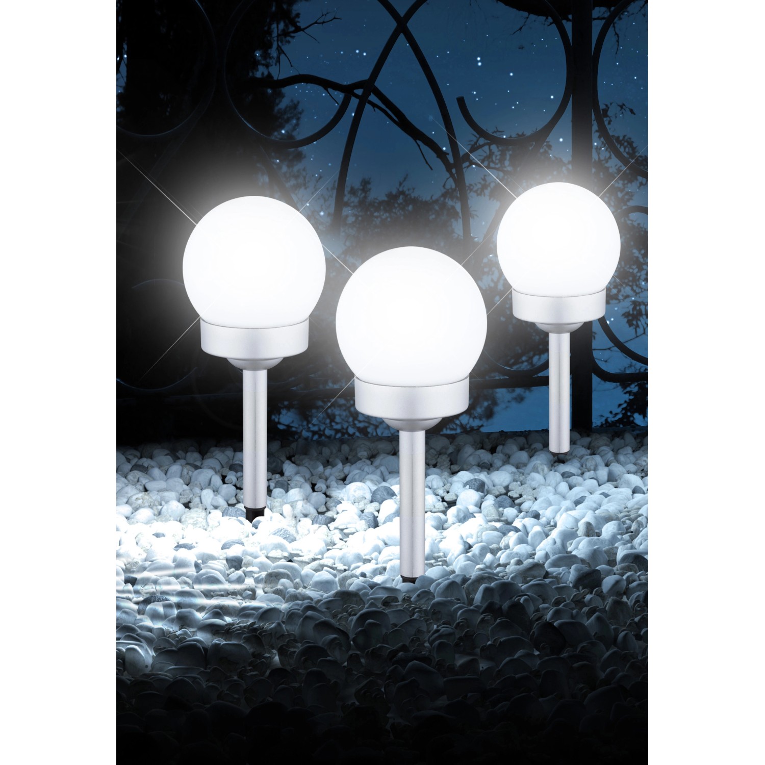 3er Set Globo LED Solar-Kugeln mit Erdspieß, silber metallic, für Garten und Außenbereich.