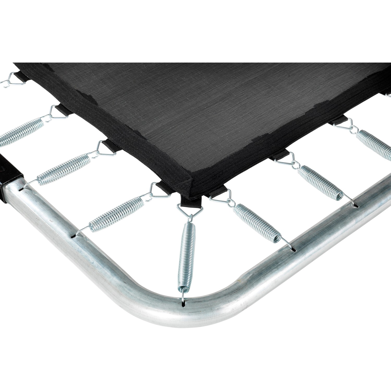 Detailaufnahme vom Rahmen und den Federn eines EXIT Silhouette Bodentrampolins.